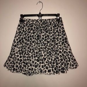 NanaMacs Black and White floral Skirt SMALL